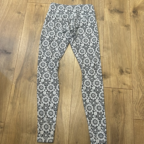 Lululemon leggings - Picture 3 of 5
